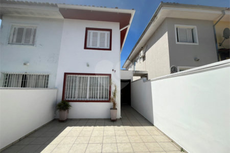 Casa à venda com 3 quartos, sendo 1 suíte,  em Alto Ipiranga, Mogi das Cruzes, SP