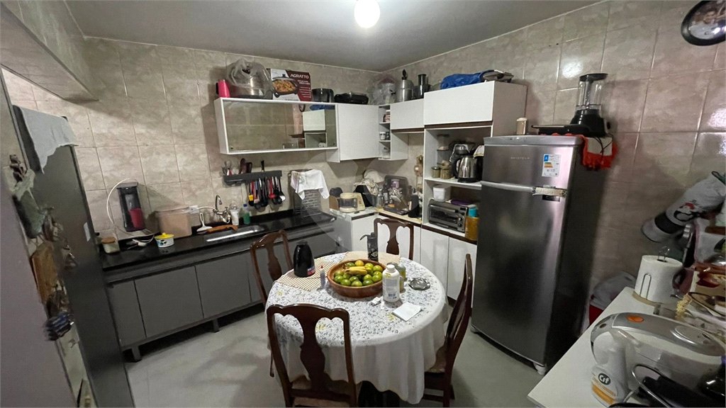 Sobrado à venda com 3 quartos em Jardim Laila, Embu das Artes, SP