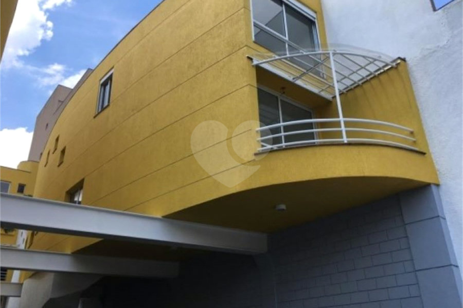 Casa à venda com 3 quartos, sendo 1 suíte,  no condomínio Residencial Vegas, São Paulo - SP