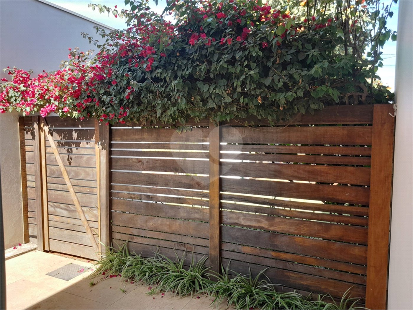 Casa à venda com 3 suítes no condomínio Village Ipanema 1, Araçoiaba da Serra - SP