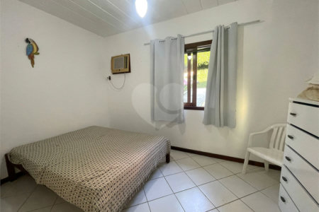 Casa em condomínio à venda com 3 quartos, sendo 2 suítes, em João Fernandes, Armação dos Búzios, RJ