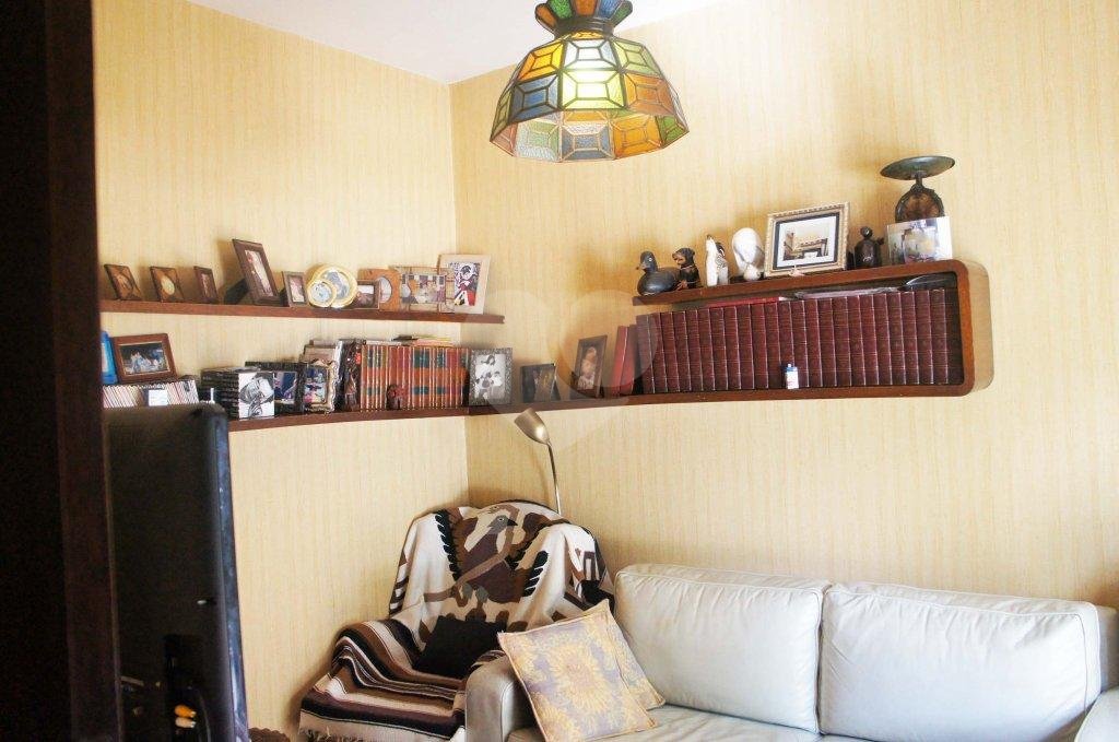 Casa Térrea à venda com 4 quartos, sendo 2 suítes, em Jardim Cordeiro, São Paulo, SP