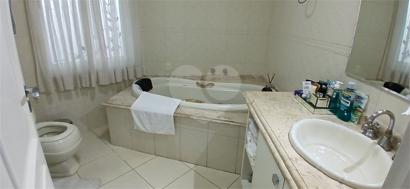 Casa à venda com 4 quartos, sendo 2 suítes, em Jardim Leonor Mendes de Barros, São Paulo, SP