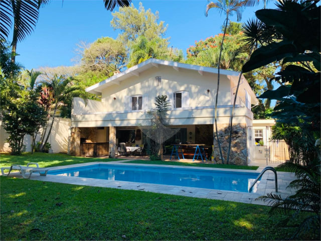 Sobrado à venda com 3 quartos, sendo 1 suíte,  em Interlagos, São Paulo, SP
