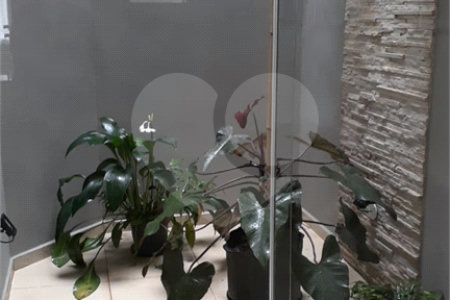 Sobrado à venda com 3 quartos, sendo 1 suíte,  no Centro, Elias Fausto, SP