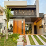 Indaiatuba - Condominio Sapezal - R$ 2.400.000,00 - Área Total 360,00 m² - Área Construída 213,32 m² - TÉRREA - 03 suítes sendo a master com closet; - Escritório; Lavabo; Cozinha com cooktop e planejados; Gourmet com churrasqueira; Ambientes preparados para ar condicionado; Piscina com cascata,