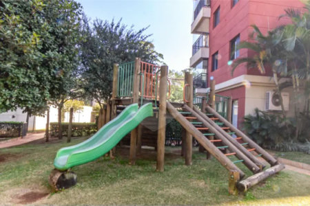 Apartamento à venda na Moóca, 68m², 2 dormitórios, 1 suíte, 1 vaga, ar condicionado, varanda, lazer completo