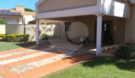 Casa à venda com 4 suítes no condomínio Parque Sabará, São Carlos - SP