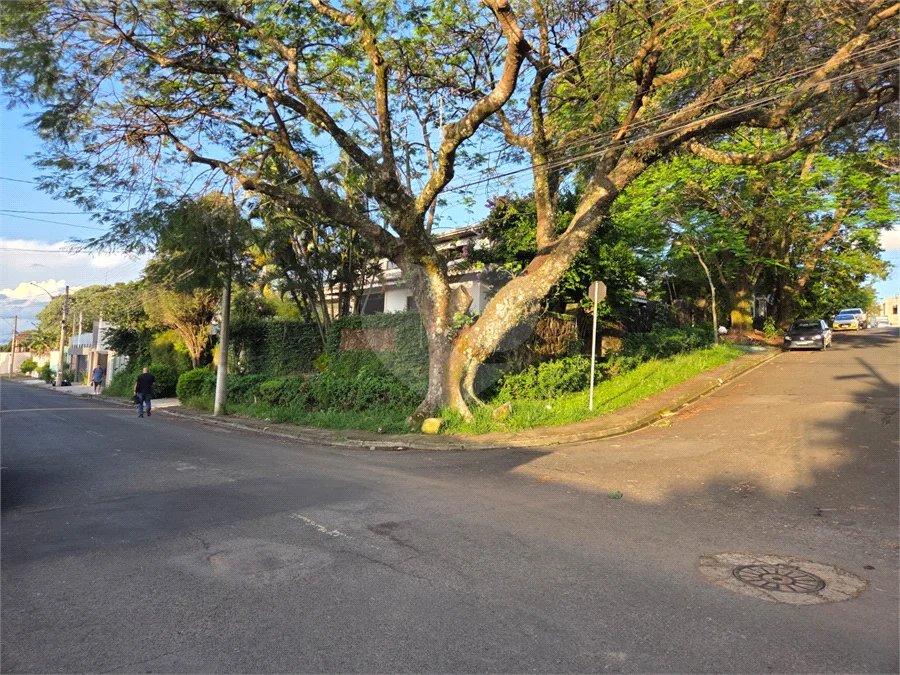 Casa à Venda com 5 quartos em Atibaia/SP