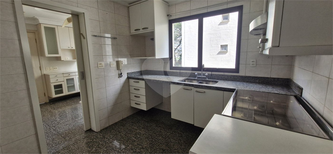Apartamento à venda com 4 quartos, sendo 3 suítes, em Santa Cecília, São Paulo, SP