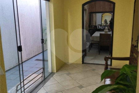 Casa térrea no Santa Felicia.
