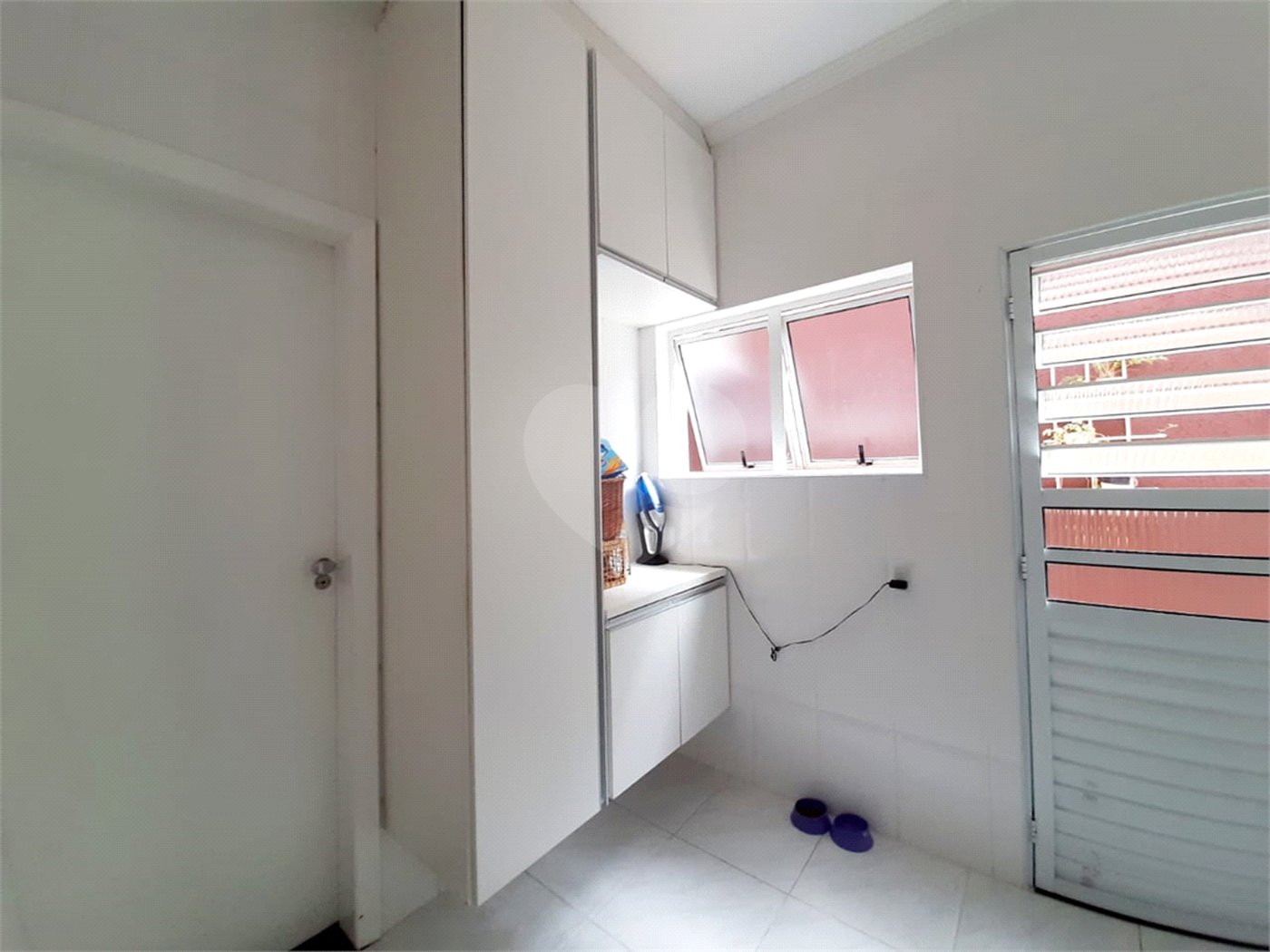 Sobrado à venda com 4 quartos, sendo 3 suítes, em Tremembé, São Paulo, SP