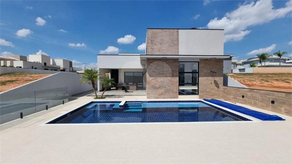 Casa à venda com 3 suítes no condomínio Portal dos Bandeirantes, Salto - SP