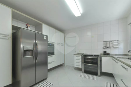Sobrado à venda com 4 quartos, sendo 2 suítes,  em Campo Belo, São Paulo, SP