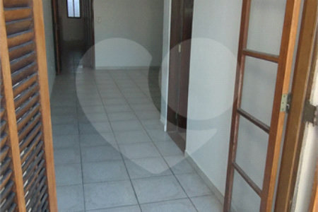 Sobrado à venda com 4 quartos, sendo 1 suíte, em Vila Nivi, São Paulo, SP