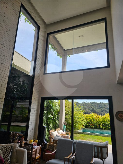 Casa à venda com 4 suítes no condomínio Residencial Itahyê, Santana de Parnaíba - SP