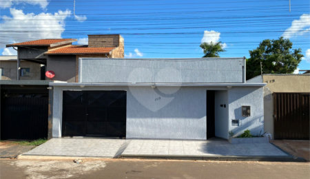Casa à venda com 3 quartos, sendo 2 suítes,  em Residencial Ponta Porã I, Ponta Porã, MS