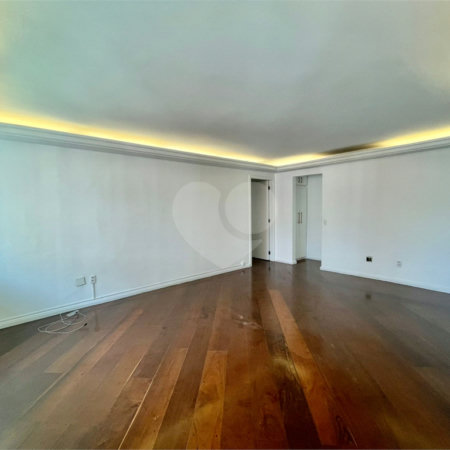 Apartamento à venda com 3 quartos, sendo 1 suíte, em Itaim Bibi, São Paulo, SP