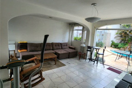 Sobrado à venda com 4 quartos, sendo 2 suítes, em Jardim Leonor, São Paulo, SP