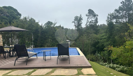 Casa à venda com 4 quartos, sendo 3 suítes, no condomínio Parque Itatiaia, Mairiporã - SP