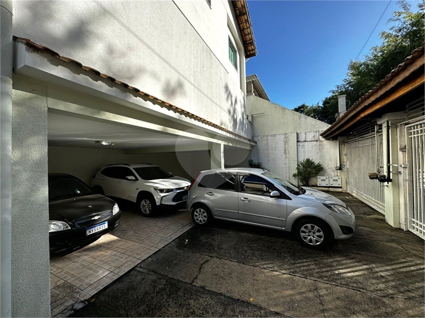 Casa à venda com 3 quartos, sendo 1 suíte, no condomínio Residencial Jardim das Palmas, São Paulo - SP