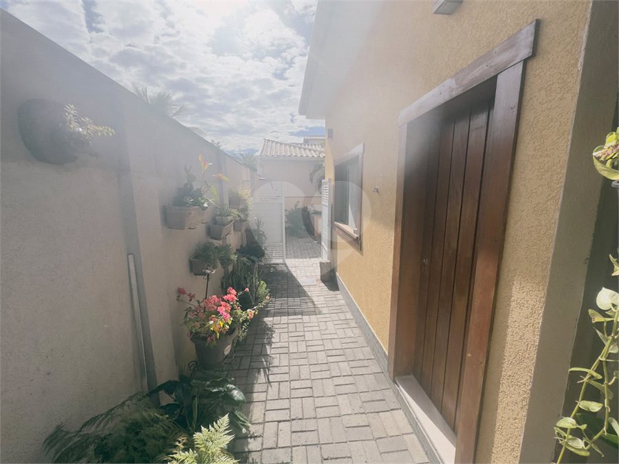 Casa em condomínio à venda com 4 quartos, sendo 2 suítes,  em Caravelas, Armação dos Búzios, RJ