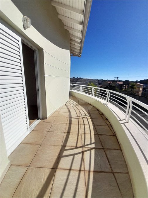 Casa à venda com 4 quartos, sendo 3 suítes, no condomínio Residencial Terras de Vinhedo, Vinhedo - SP