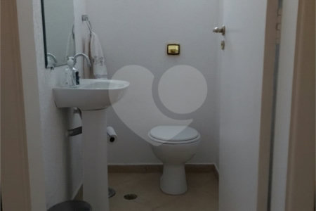 Sobrado à venda com 4 quartos, sendo 1 suíte, em Indianópolis, São Paulo, SP