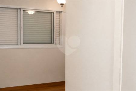 Apartamento à venda com 3 quartos, sendo 1 suíte, em Jardim das Acácias, São Paulo, SP
