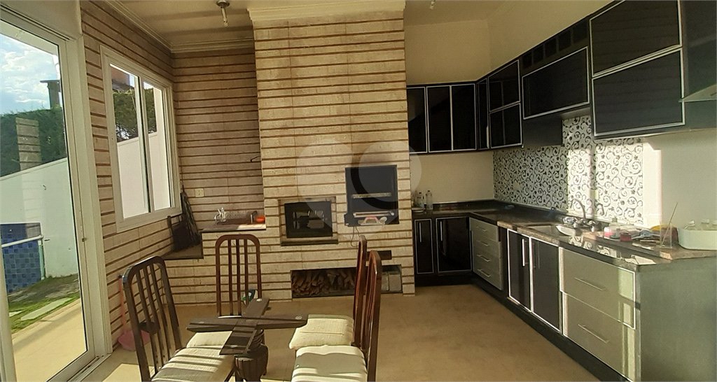 Casa em condomínio à venda ou para alugar com 5 quartos, sendo 3 suítes,  no Centro, Bom Jesus dos Perdões, SP