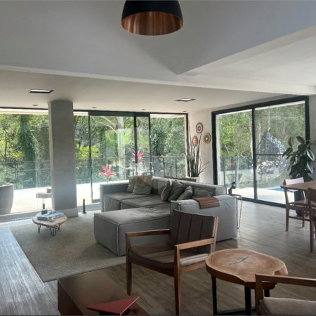Casa à venda com 2 quartos, sendo 4 suítes, no condomínio Ponderosa, São Roque - SP