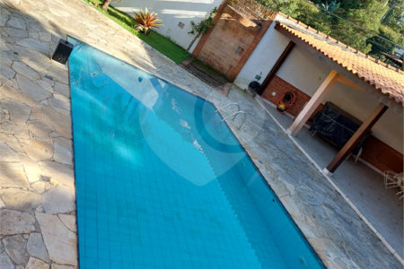 Casa à venda ou para alugar com 5 quartos, sendo 1 suíte, em Cumbari, Mairiporã, SP