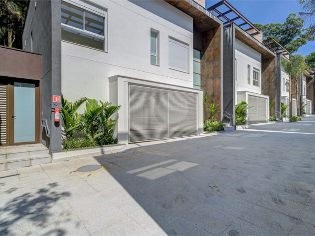 Casa à venda ou para alugar com 3 suítes no condomínio Jardim Flora, São Paulo - SP