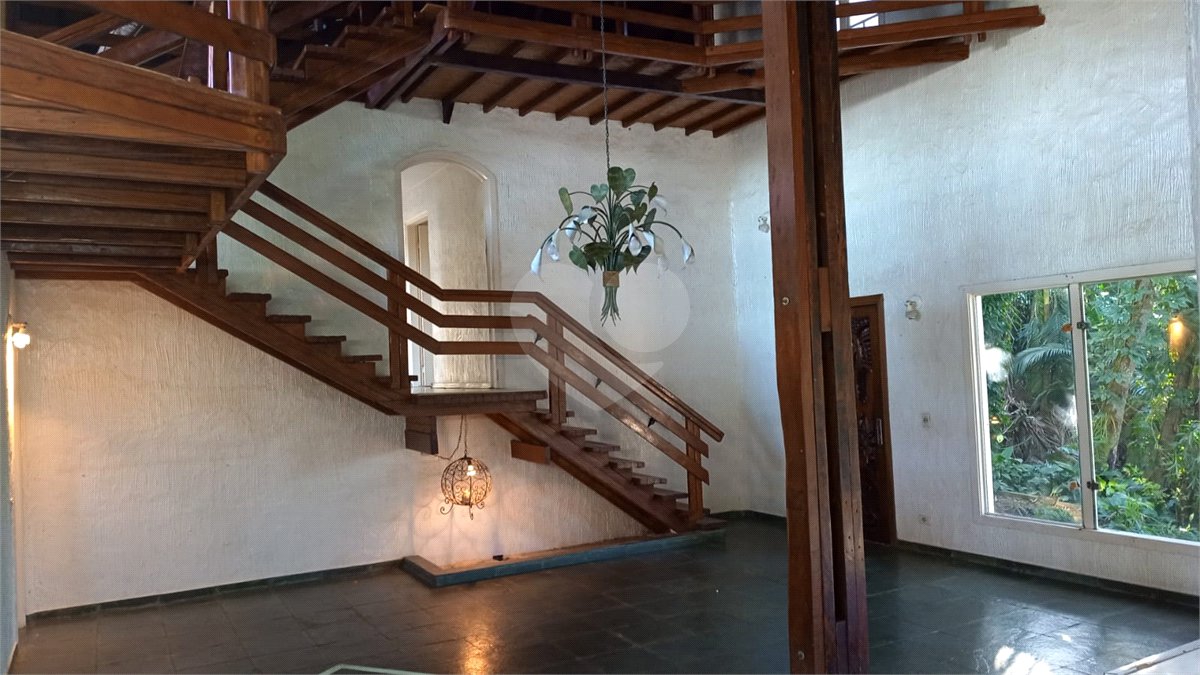 Casa à venda com 3 quartos, sendo 2 suítes, no condomínio Gleba II, Mairiporã - SP