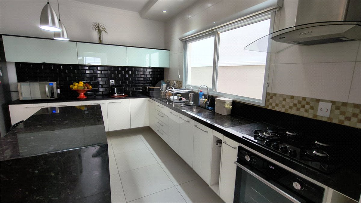 Casa à venda com 3 suítes no condomínio Reserva da Mata, Vinhedo - SP