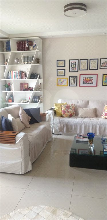 Casa à venda ou para alugar com 3 quartos, sendo 1 suíte, em Parque das Colinas, Valinhos, SP
