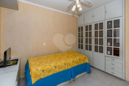 Apartamento à venda com 4 quartos, sendo 1 suíte, em Campo Belo, São Paulo, SP