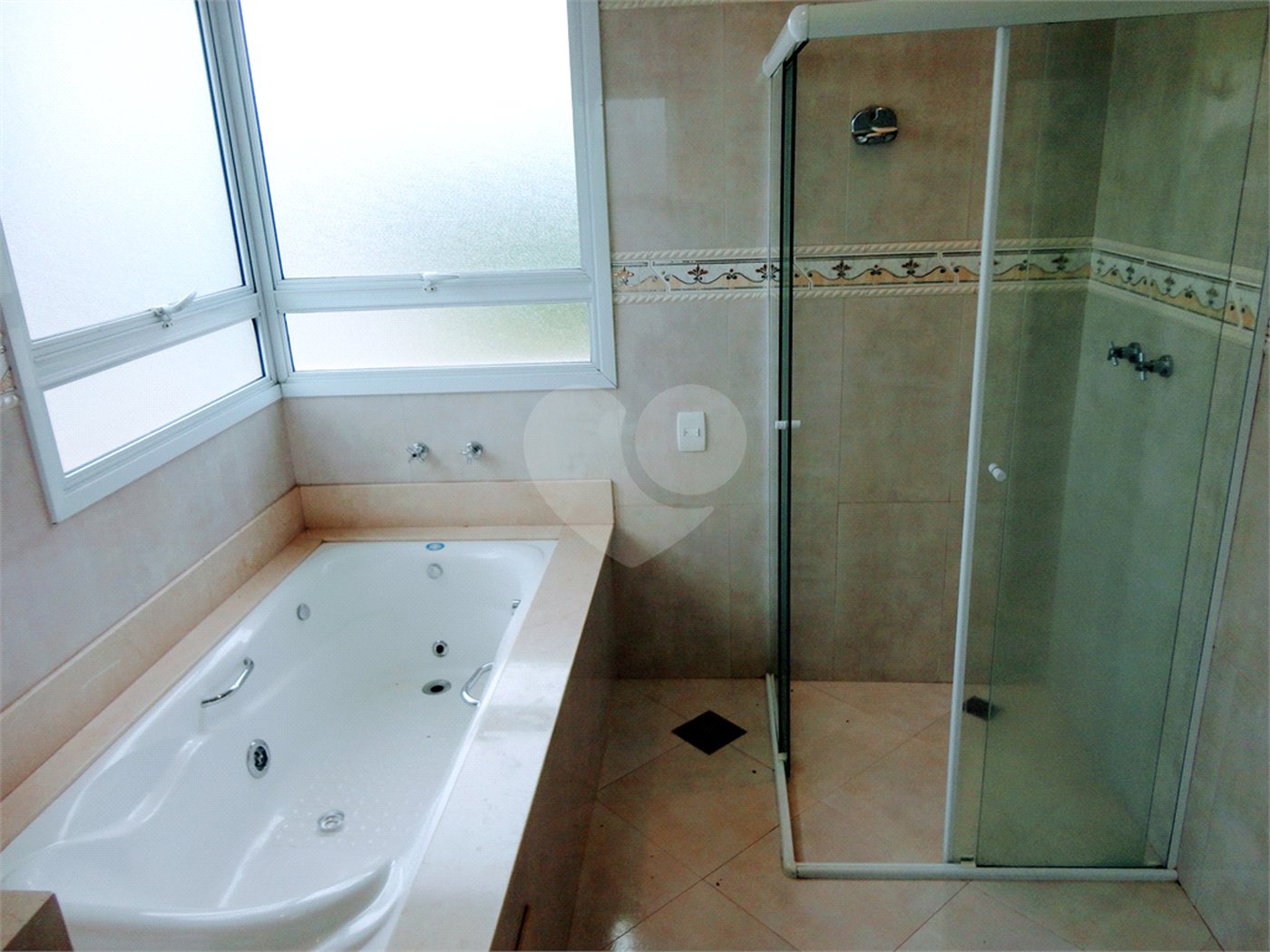 Casa à venda com 3 suítes no condomínio Residencial Jardim América, Vinhedo - SP