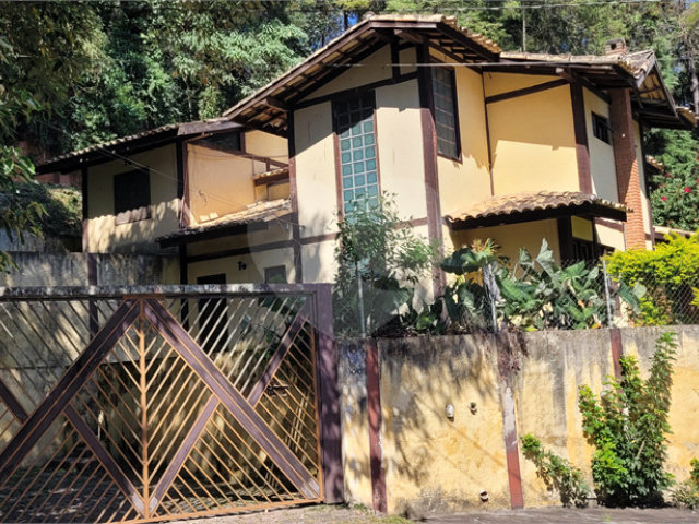 Casa à venda com 3 quartos, sendo 1 suíte,  no condomínio Sausalito, Mairiporã - SP