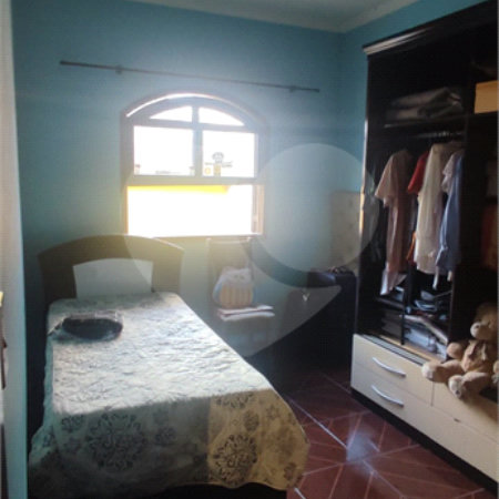 Sobrado à venda com 6 quartos, sendo 1 suíte, em Vila Acoreana, Poá, SP