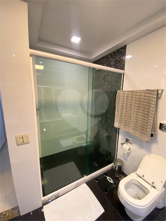 Casa à venda com 4 quartos, sendo 2 suítes, no condomínio Golden Village, Rio de Janeiro - RJ