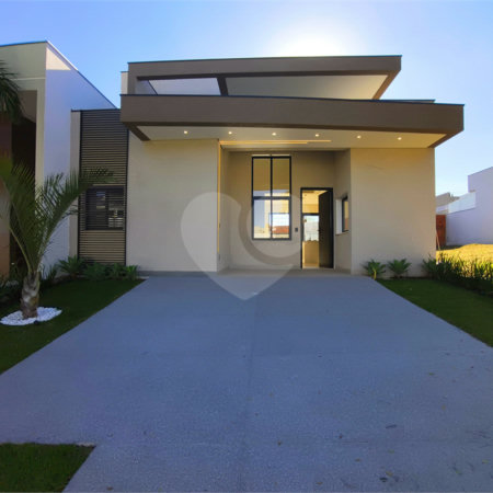 Casa à venda com 2 quartos, sendo 1 suíte, no condomínio Terras de São Francisco, Sorocaba - SP