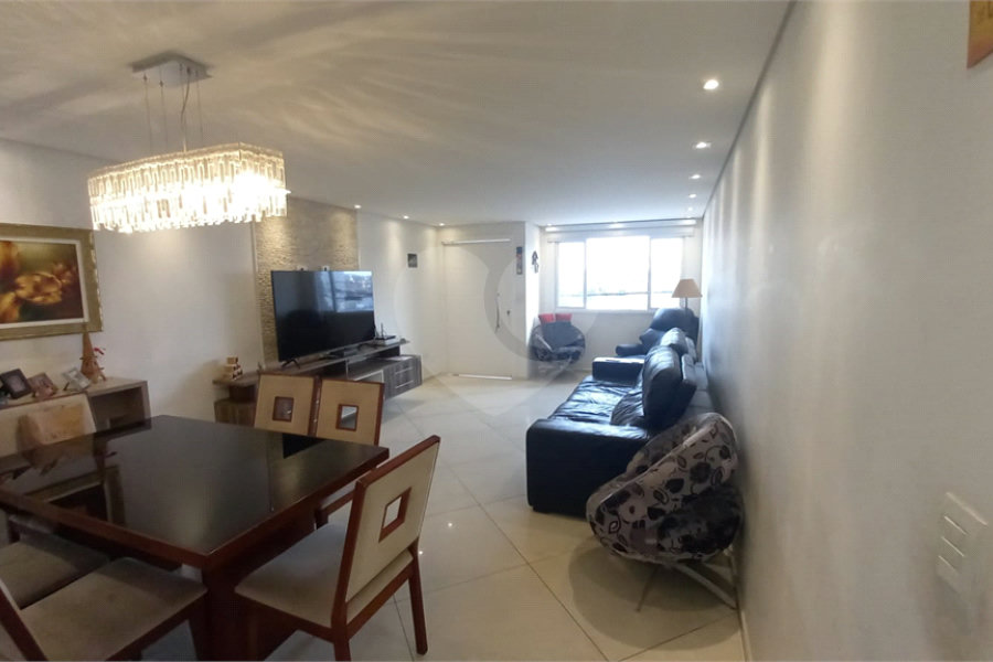 Sobrado à venda com 3 suítes em Vila Nivi, São Paulo, SP