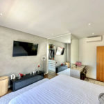 Casa à venda com 4 quartos, sendo 3 suítes, no condomínio Vilarejo, Carapicuíba - SP