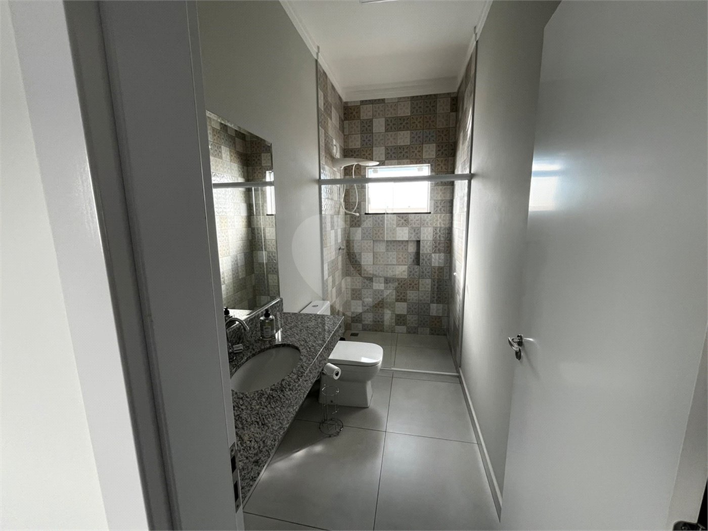 Casa à venda com 3 quartos, sendo 1 suíte, no condomínio Residencial Golden Ville, Itapetininga - SP