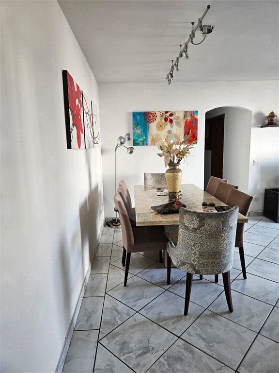 Casa à venda com 3 quartos, sendo 1 suíte, no condomínio Jconde de Irajá, São Paulo - SP