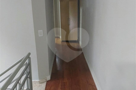 Sobrado à venda com 3 quartos, sendo 1 suíte, em Vila Nova Socorro, Mogi das Cruzes, SP