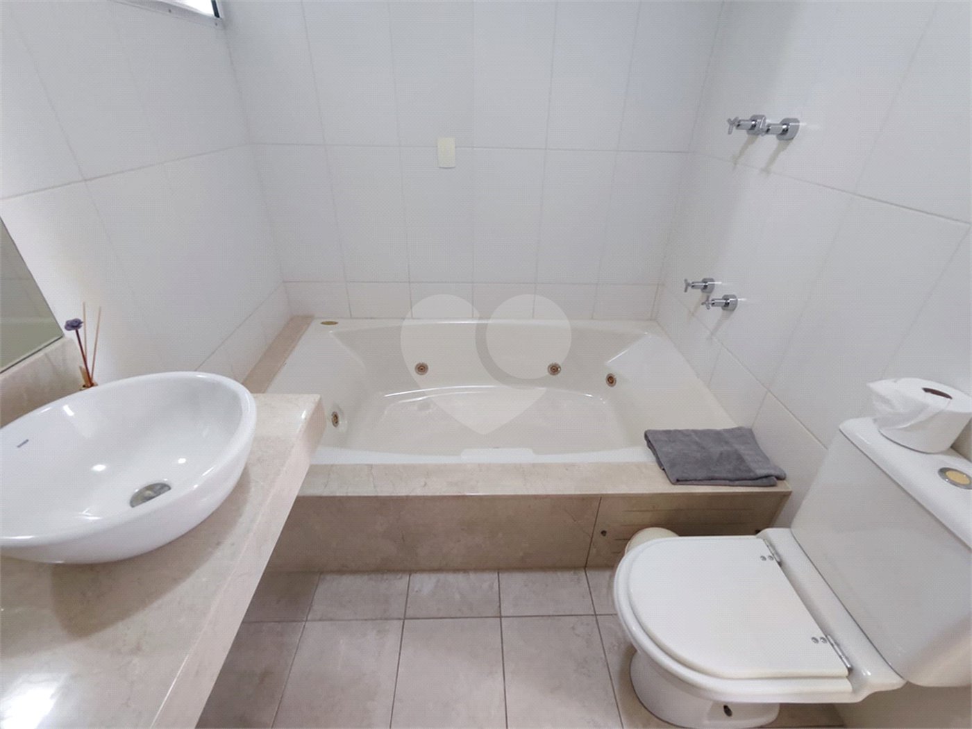 Apartamento à venda com 3 suítes em Jardim Faculdade, Sorocaba, SP