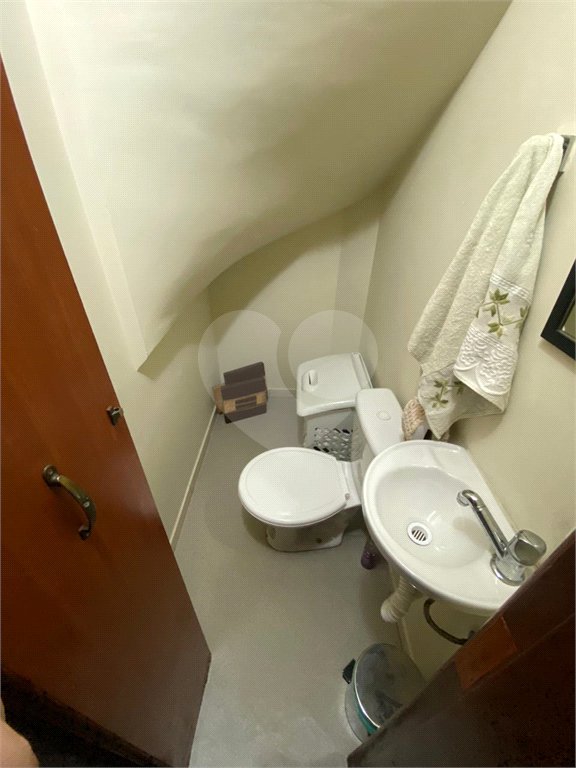 Casa à venda com 3 quartos, sendo 1 suíte, no condomínio Regina, São Paulo - SP