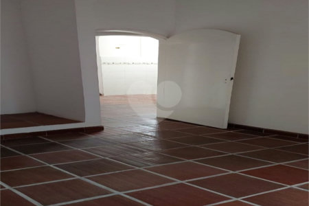 Sobrado à venda com 3 quartos, sendo 2 suítes, em Vila Paulicéia, São Paulo, SP